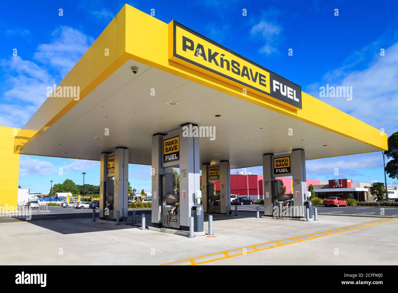 Supermarket filling station forecourt hires stock photography and