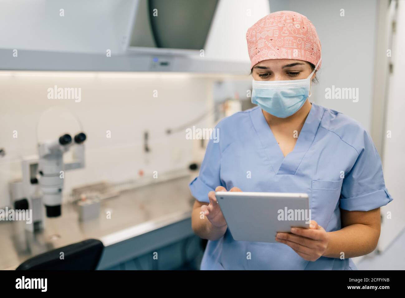 Lab uniform hi-res stock photography and images - Alamy