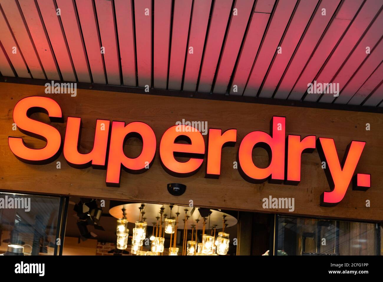 Bordeaux , Aquitaine / France - 09 01 2020 : Superdry text and sign logo  front of british shop clothing company Stock Photo - Alamy