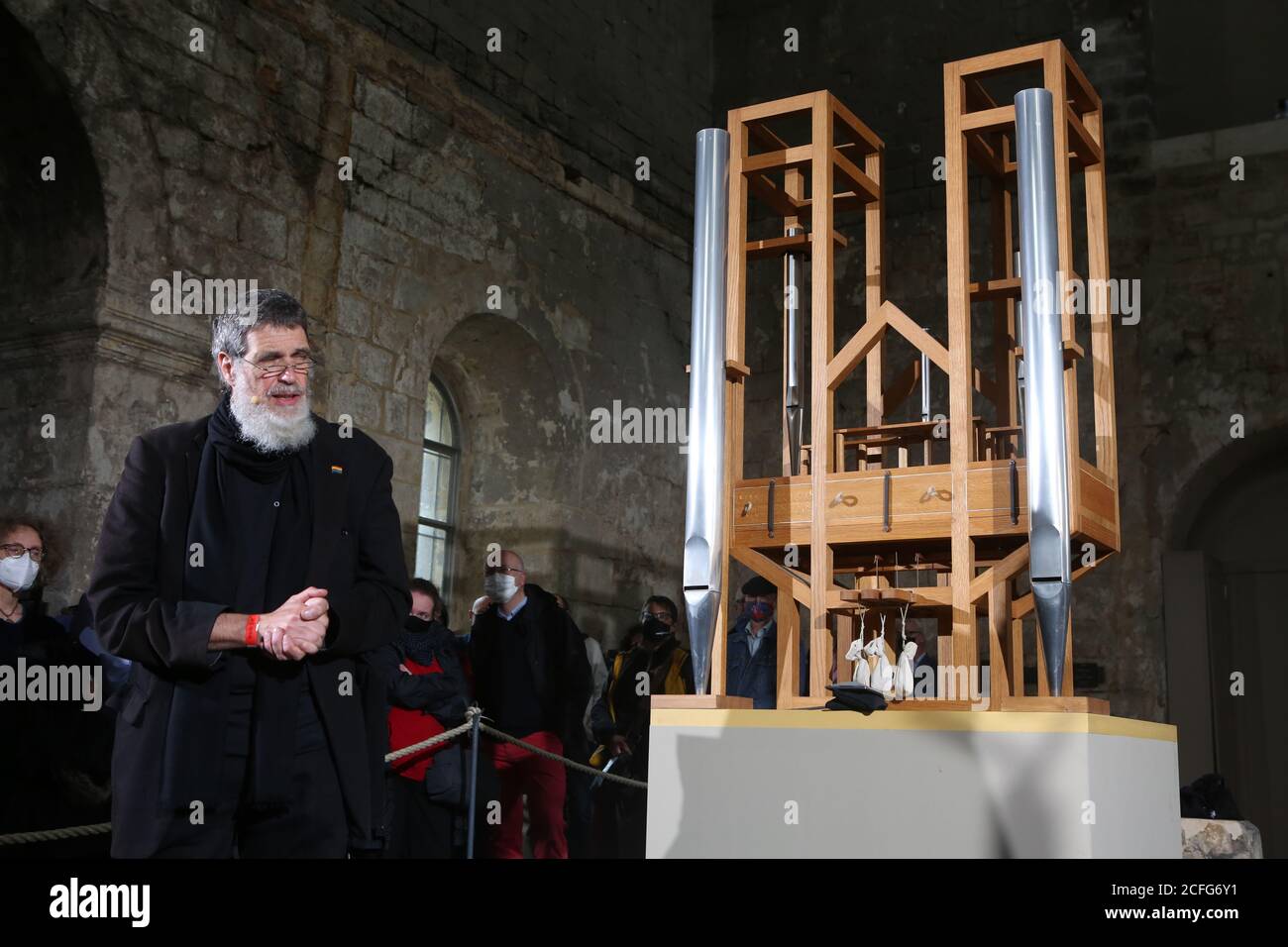 05 September 2020, Saxony-Anhalt, Halberstadt: Rainer O. Neugebauer,  Chairman of the Board of Trustees of the John Cage Organ Foundation  Halberstadt, speaks to the guests in the Burchardi Church before the sound