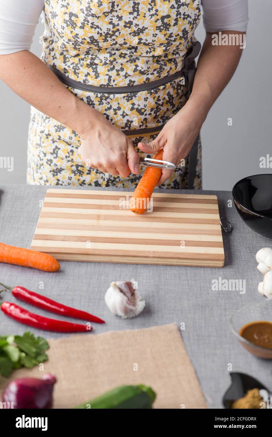 Woman peeling onion close up hi-res stock photography and images - Alamy