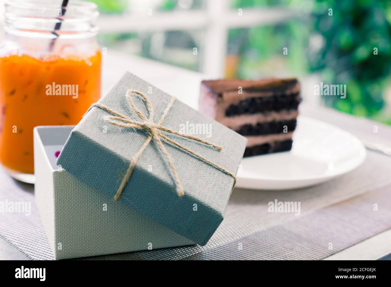 Download Empty Cake Box High Resolution Stock Photography And Images Alamy PSD Mockup Templates