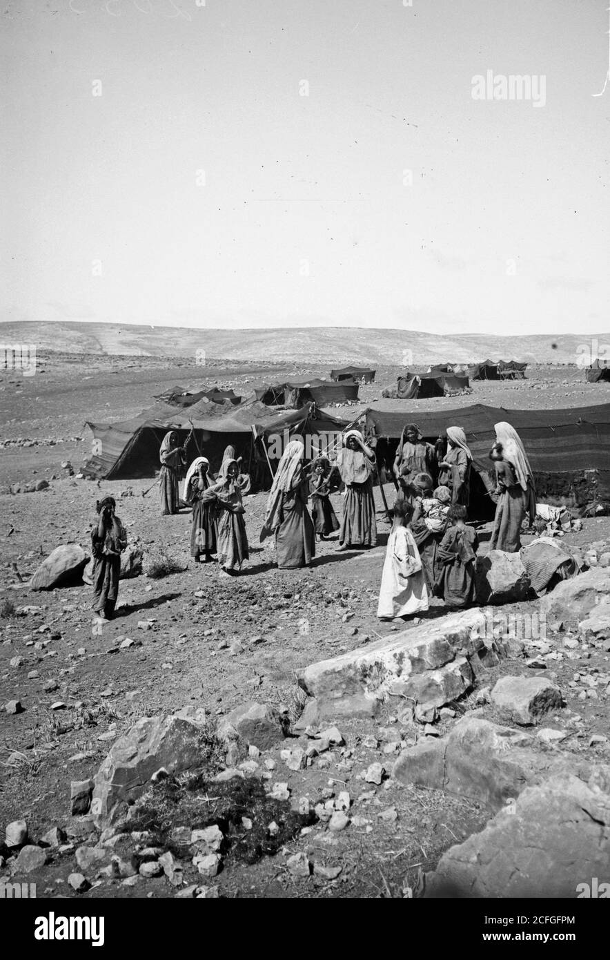 Bedouin women children hi-res stock photography and images - Alamy