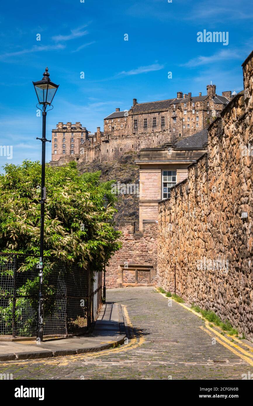 Edinburgh Castle from the Vennel, Edinburgh, Scotland Stock Photo