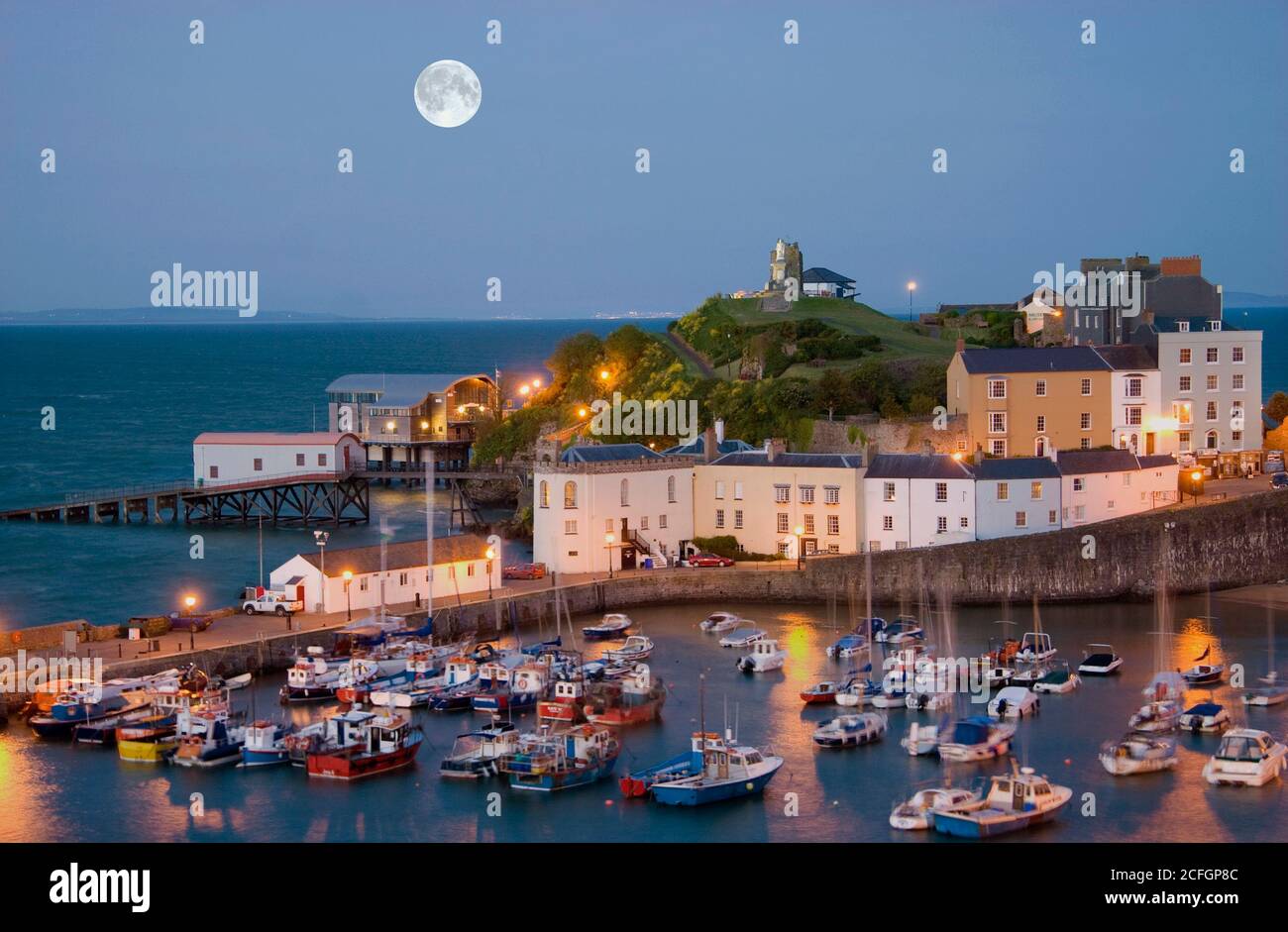 Tenby Harbour North Beach, Tenby, Pembrokeshire, West Wales, UK Stock ...