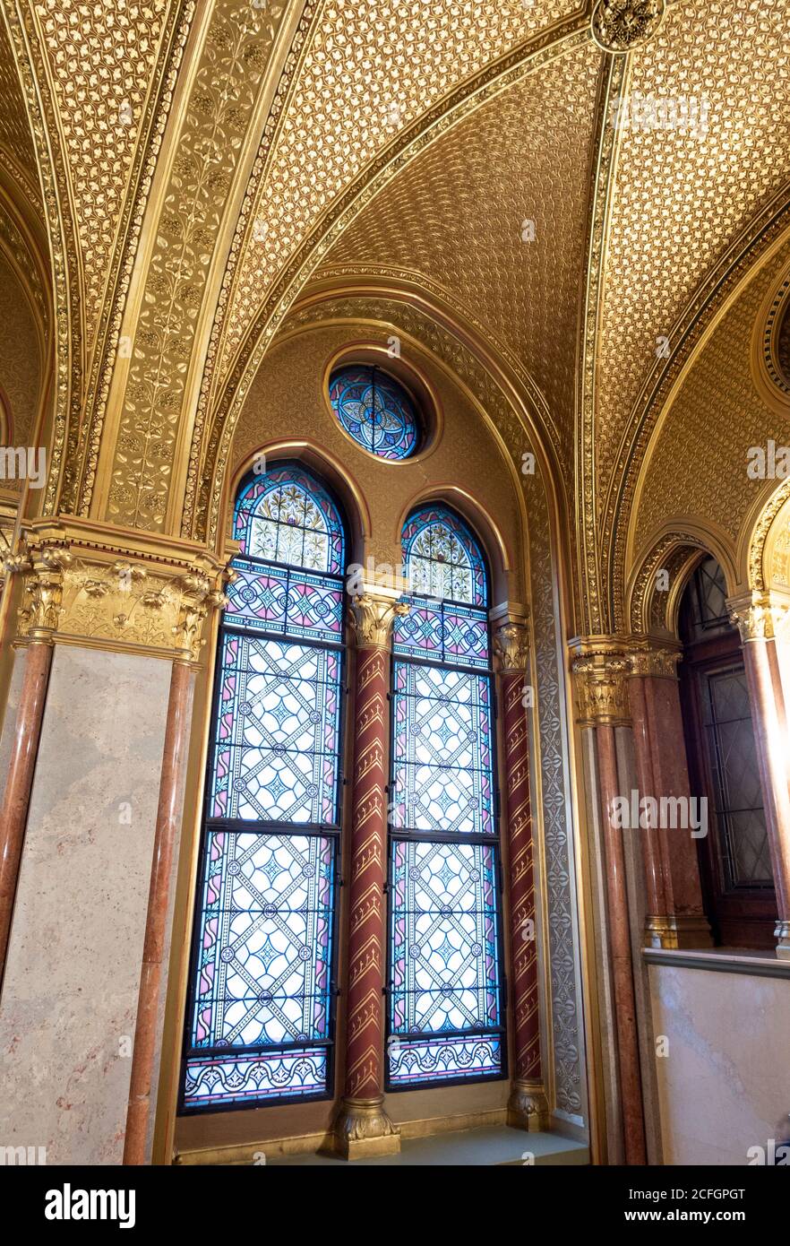 Gold glass building hires stock photography and images Alamy