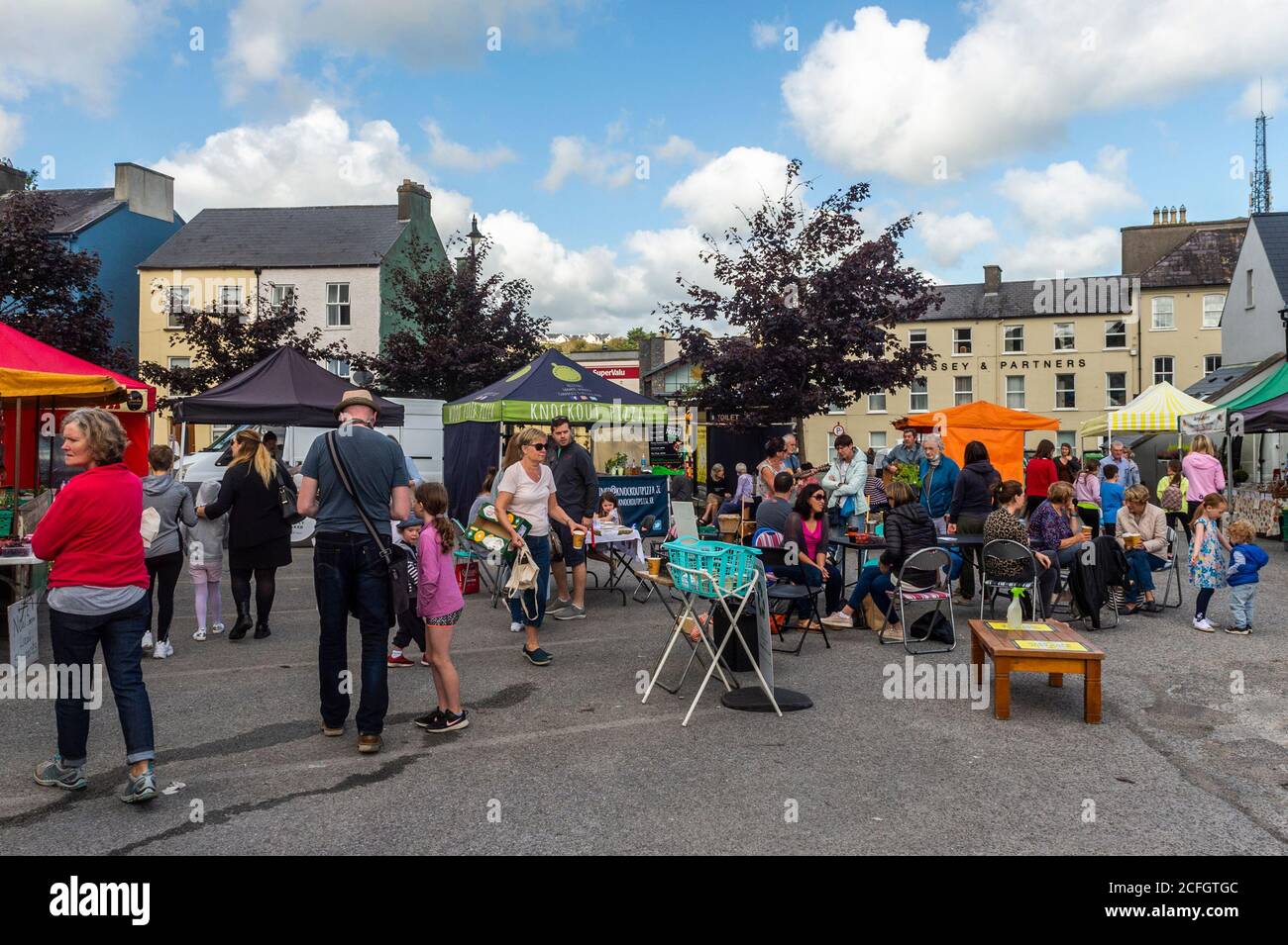 Bandon, West Cork, Ireland. 5th Sep, 2020. Bandon Farmers Market was busy today with lots of stall holders and shoppers on a warm and sunny day. There wasn't much evidence of people wearing face masks or social distancing despite government guidelines. Credit: AG News/Alamy Live News Stock Photo