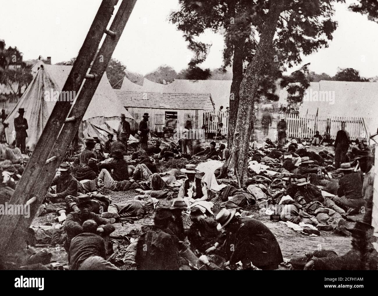 1800s 1860s JUNE 27 1862 UNION ARMY FIELD HOSPITAL DURING PENINSULA CAMPAIGN AMERICAN CIVIL WAR SAVAGE STATION VIRGINIA USA - h8891 SPL001 HARS B&W SADNESS NORTH AMERICA HEALTHCARE NORTH AMERICAN WARS WIDE ANGLE WELLNESS PREVENTION HEALING UNION COURAGE DIAGNOSIS EXTERIOR HEALTH CARE IMPAIRMENT OCCUPATIONS TREATMENT UNIFORMS WOUNDED RECOVERING CAMPAIGN CONCEPTUAL 1860s CONFEDERATE MID-ADULT SAVAGE VA 1862 AMERICAN CIVIL WAR BATTLES BLACK AND WHITE CIVIL WAR CONFLICTS CSA DISEASE DURING OLD FASHIONED PENINSULA Stock Photo
