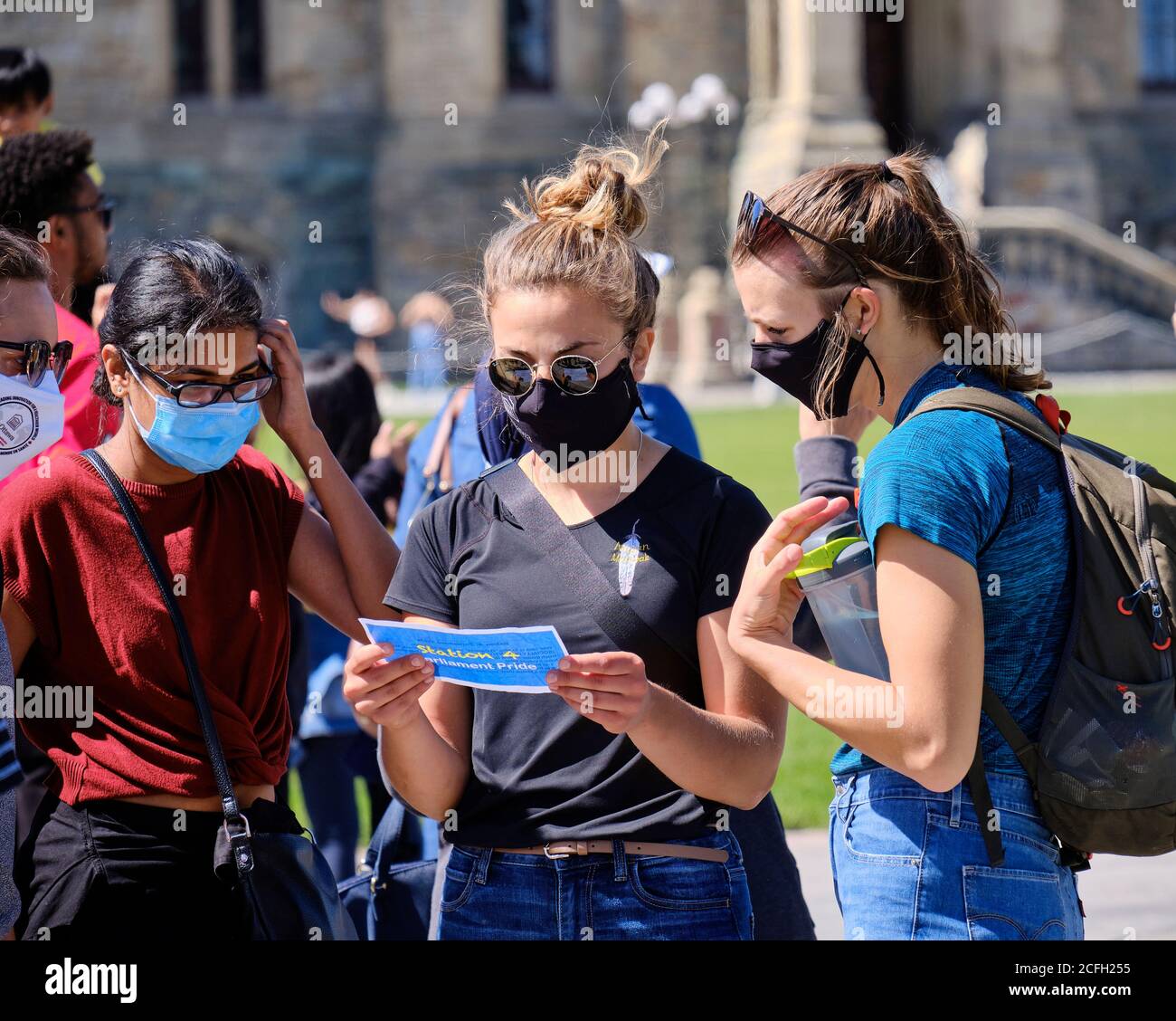 University of Ottawa students on an adventure race around the Capital as New year starts. Participants reading instructions of next challenge Stock Photo