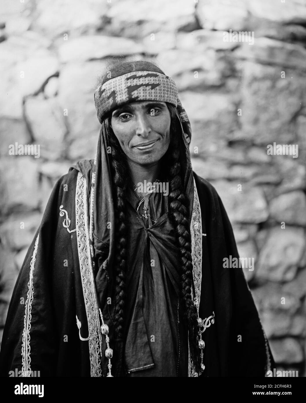 Costumes and characters etc. Bust of a Bedouin woman ca. 1898-1914 Stock Photo