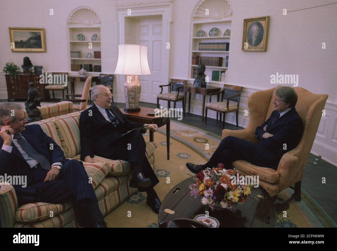 'Cyrus Vance, USSR Ambassador Anatoly Dobrynin meet with Jimmy Carter in the Oval Office. ca.  11/18/1977' Stock Photo