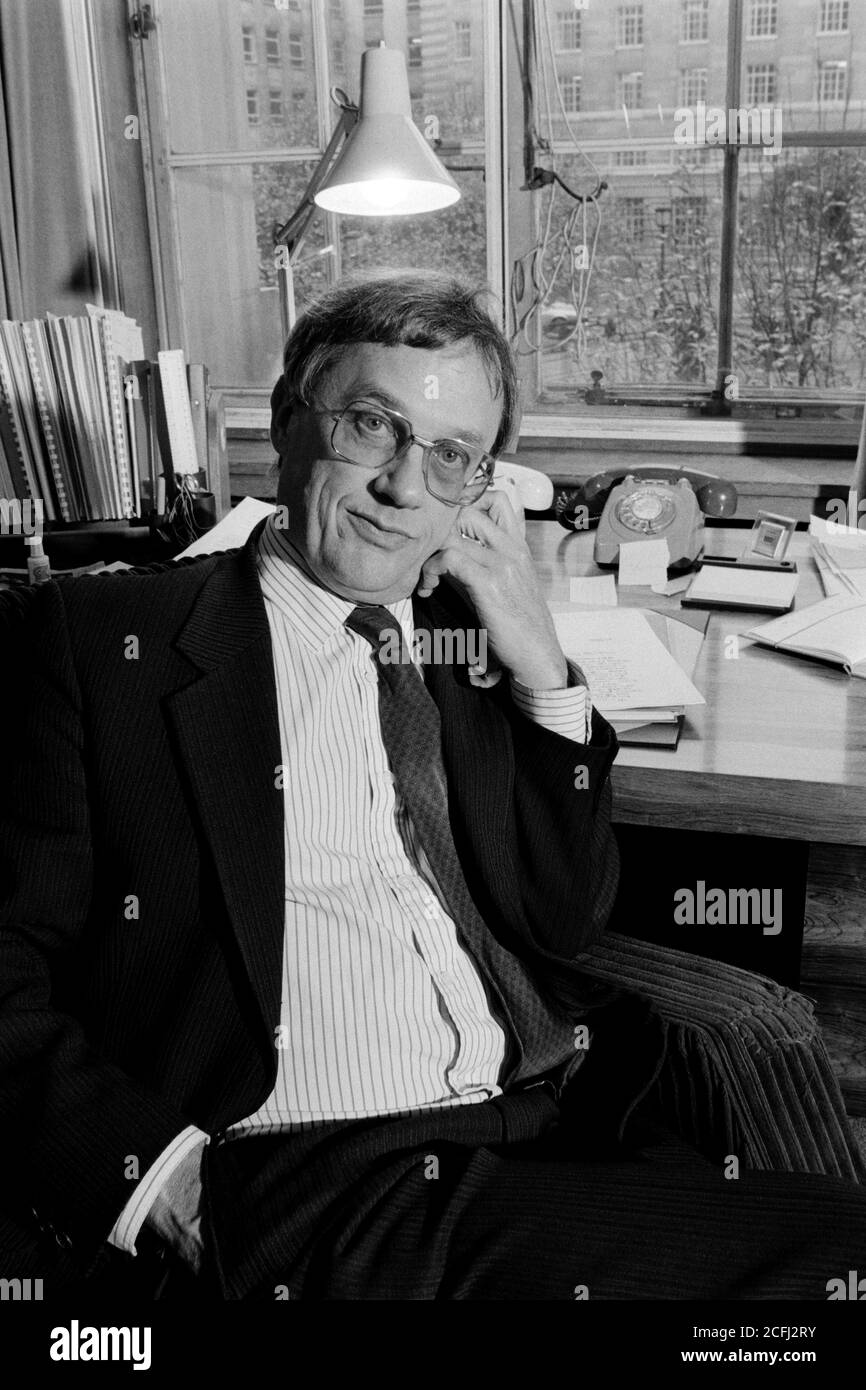 David Mallen Inner London Education Authority Education Officer at County Hall. 07 November 1989. Photo: Neil Turner Stock Photo