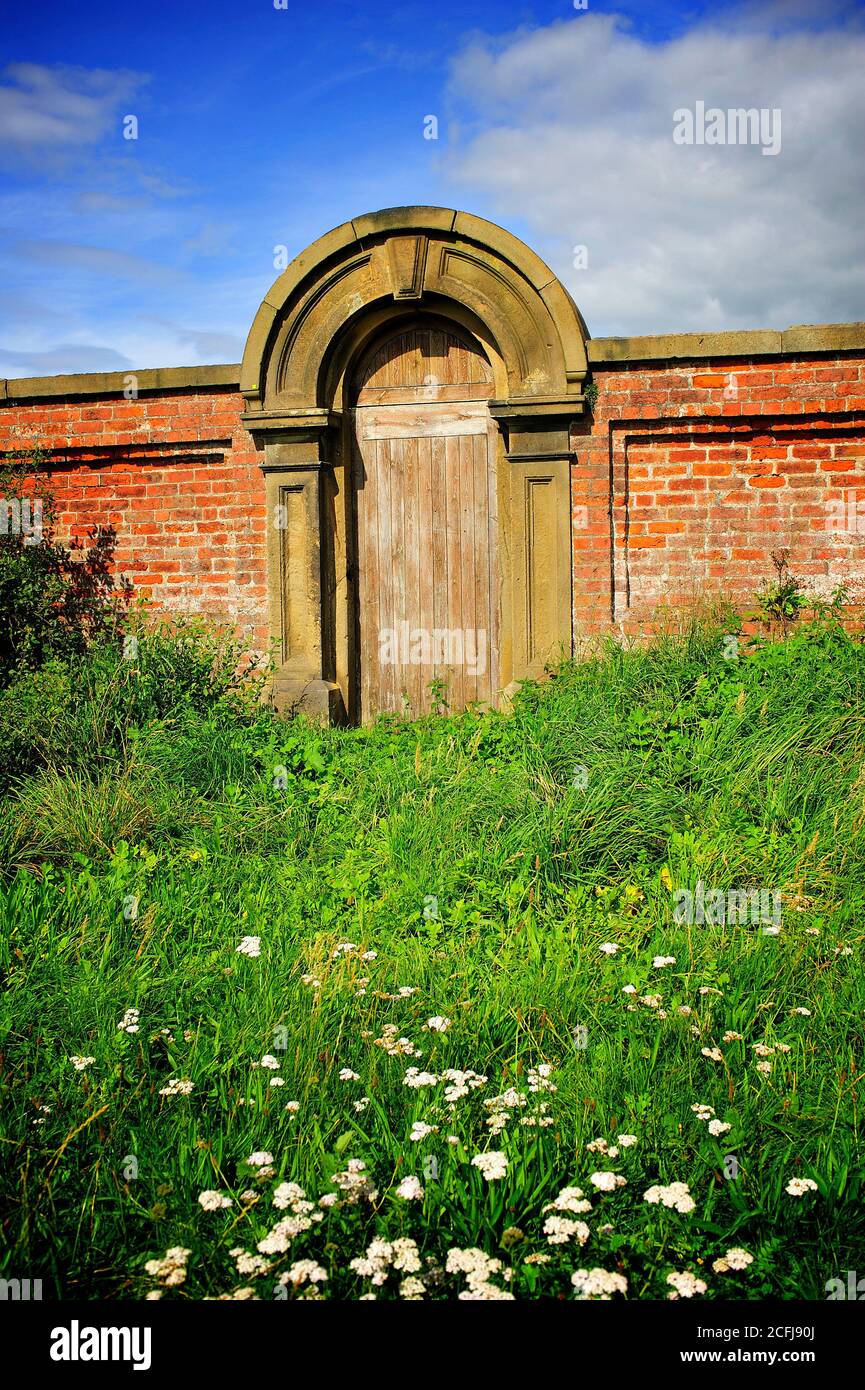 Walled garden gate hires stock photography and images Alamy
