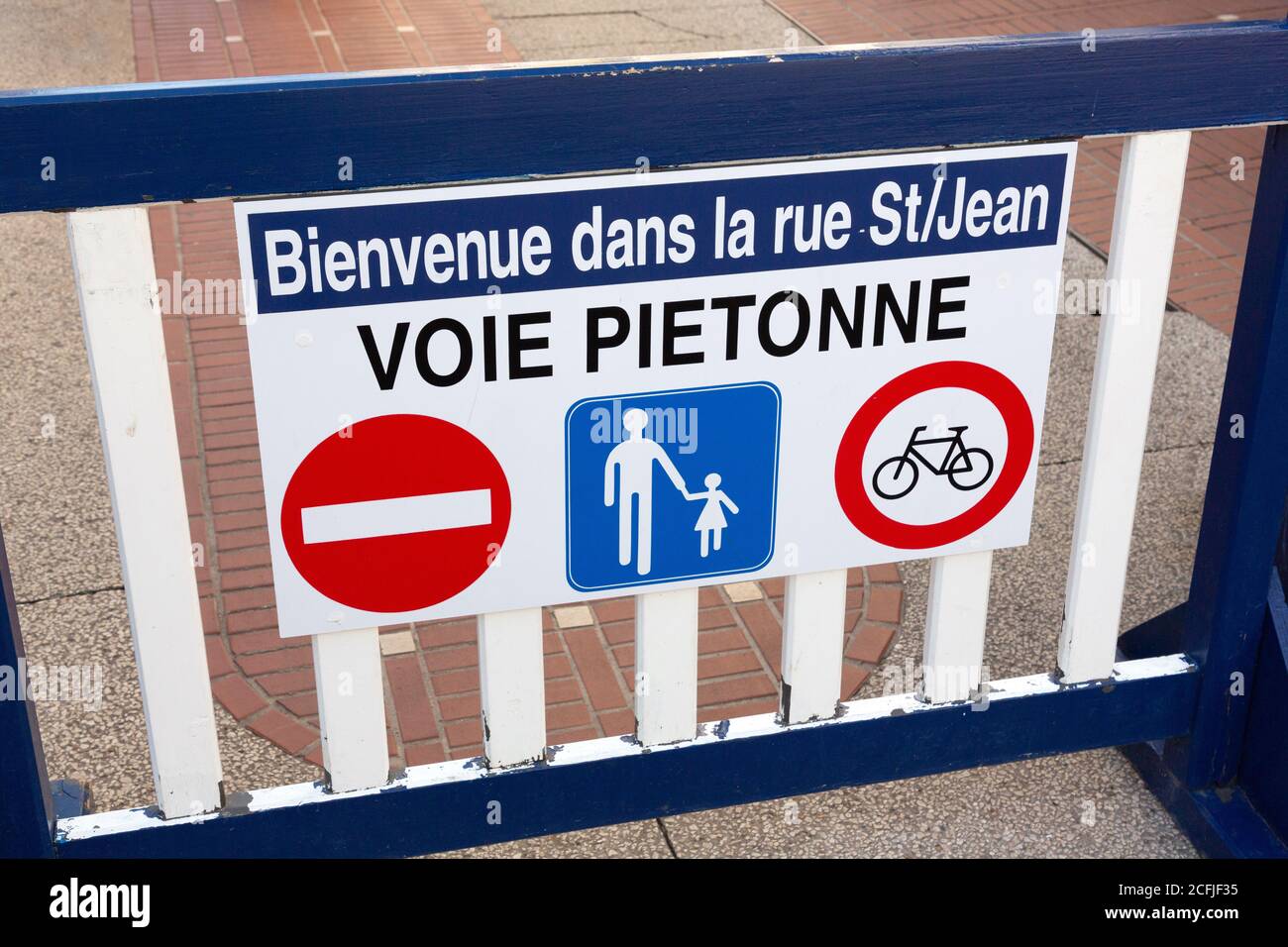 pedestrian path  voie pietonne sign in France Stock Photo - Alamy