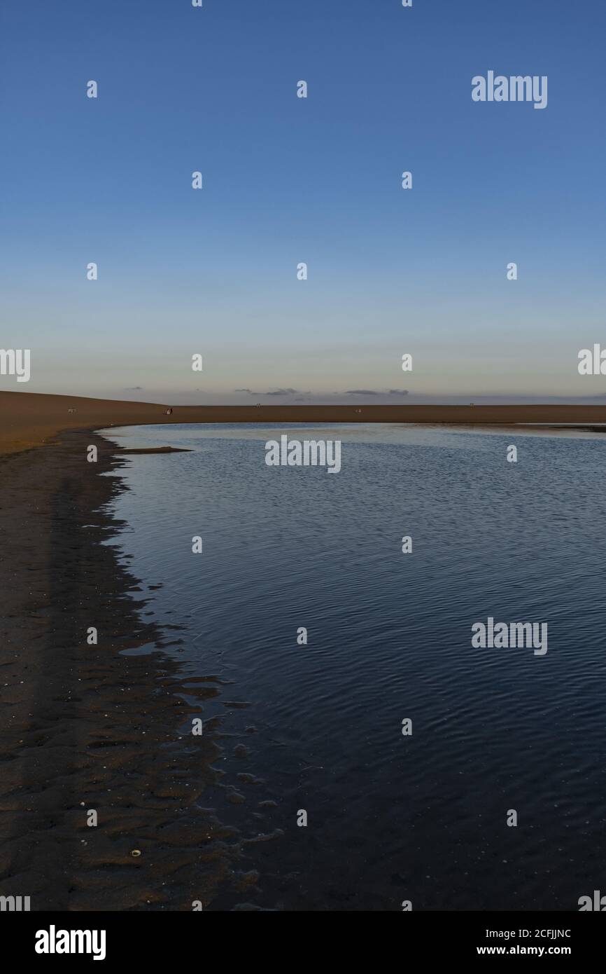 Vertical shot tranquil lake hi-res stock photography and images - Alamy