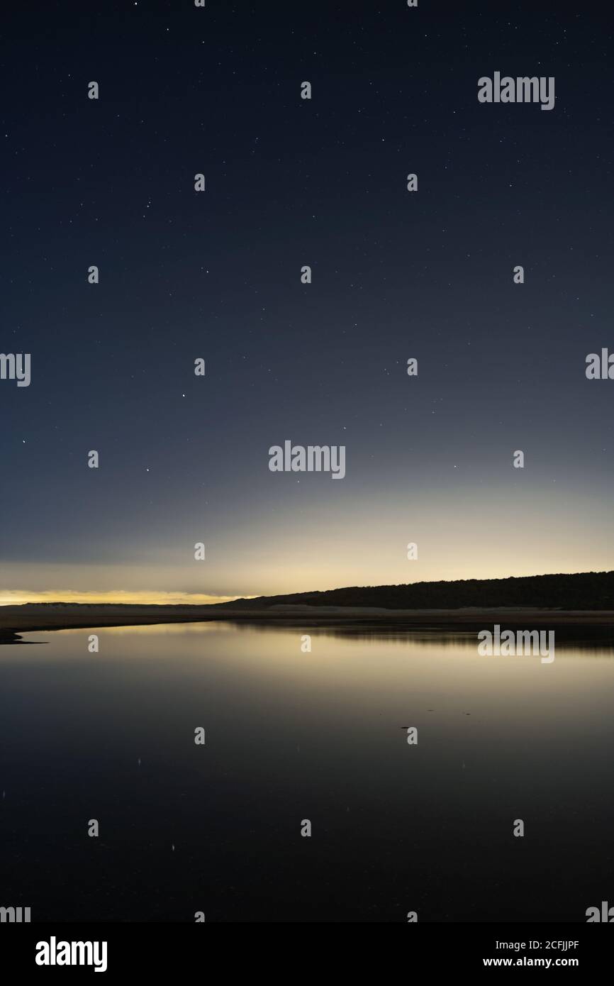 Vertical shot tranquil lake hi-res stock photography and images - Alamy
