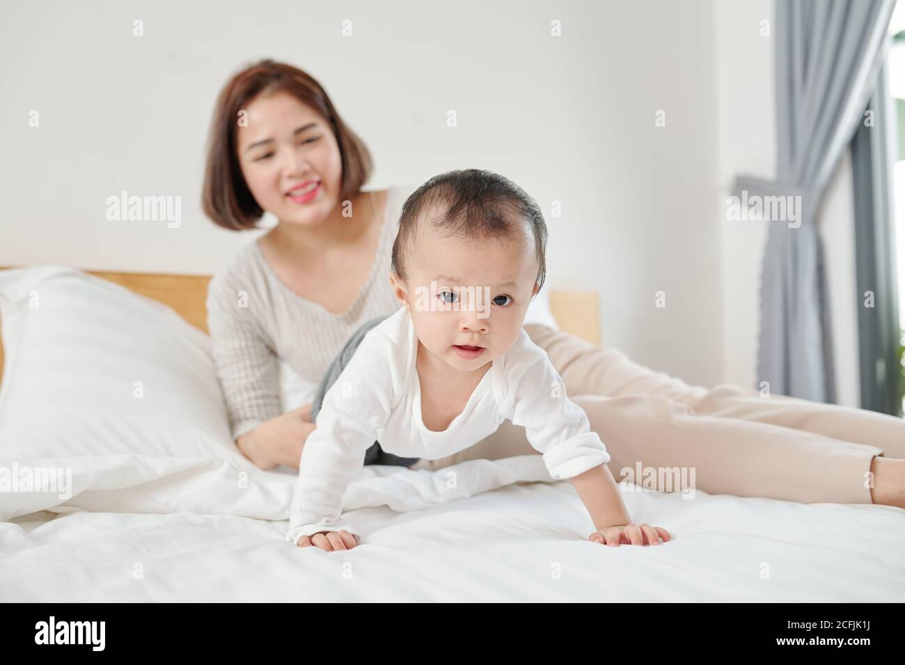 спящая мама азиатка и ее сын фото 39