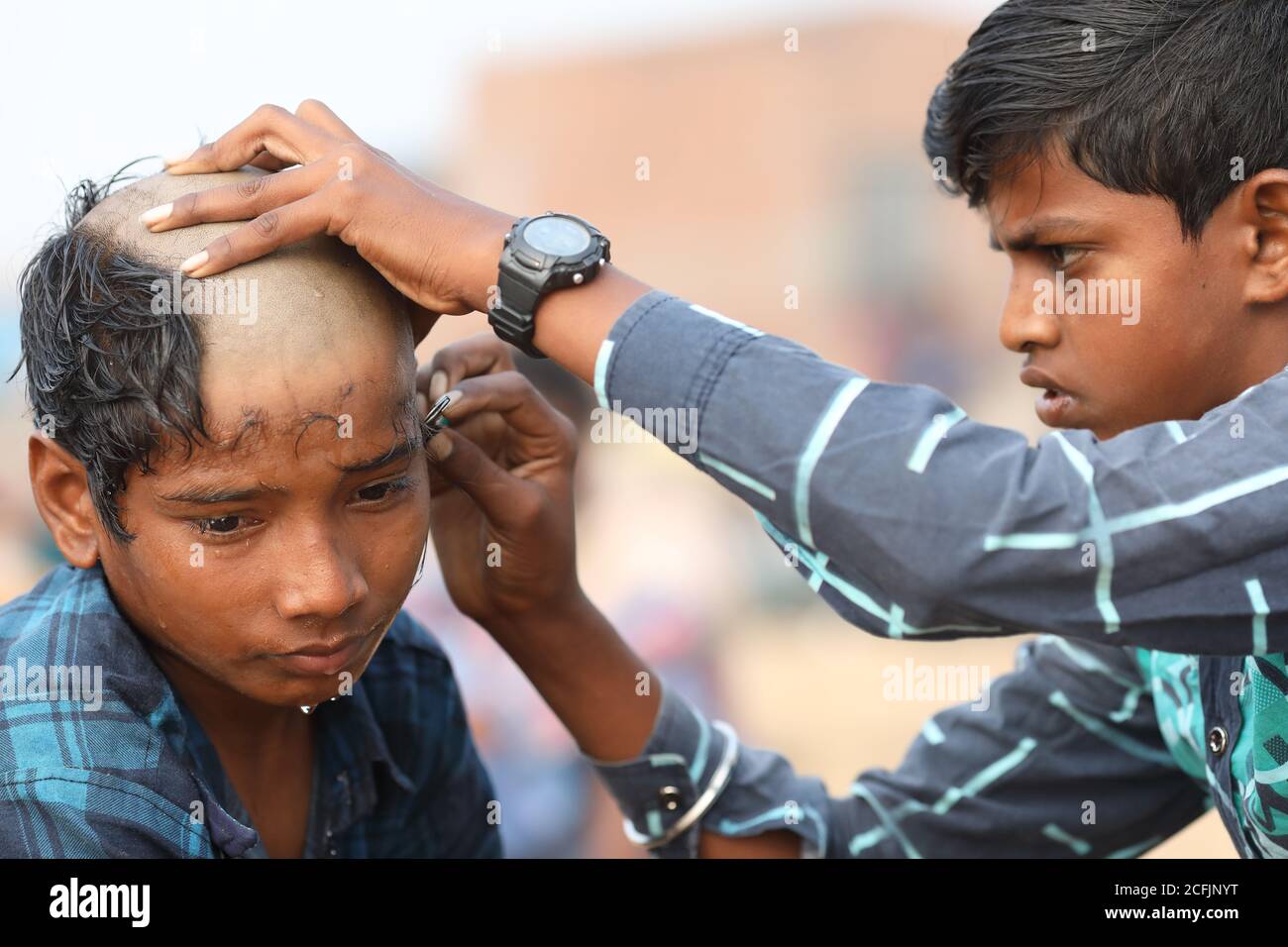 Hairdresser on the beach near the traditional fishing colony in Puri, Odisha, India Stock Photo