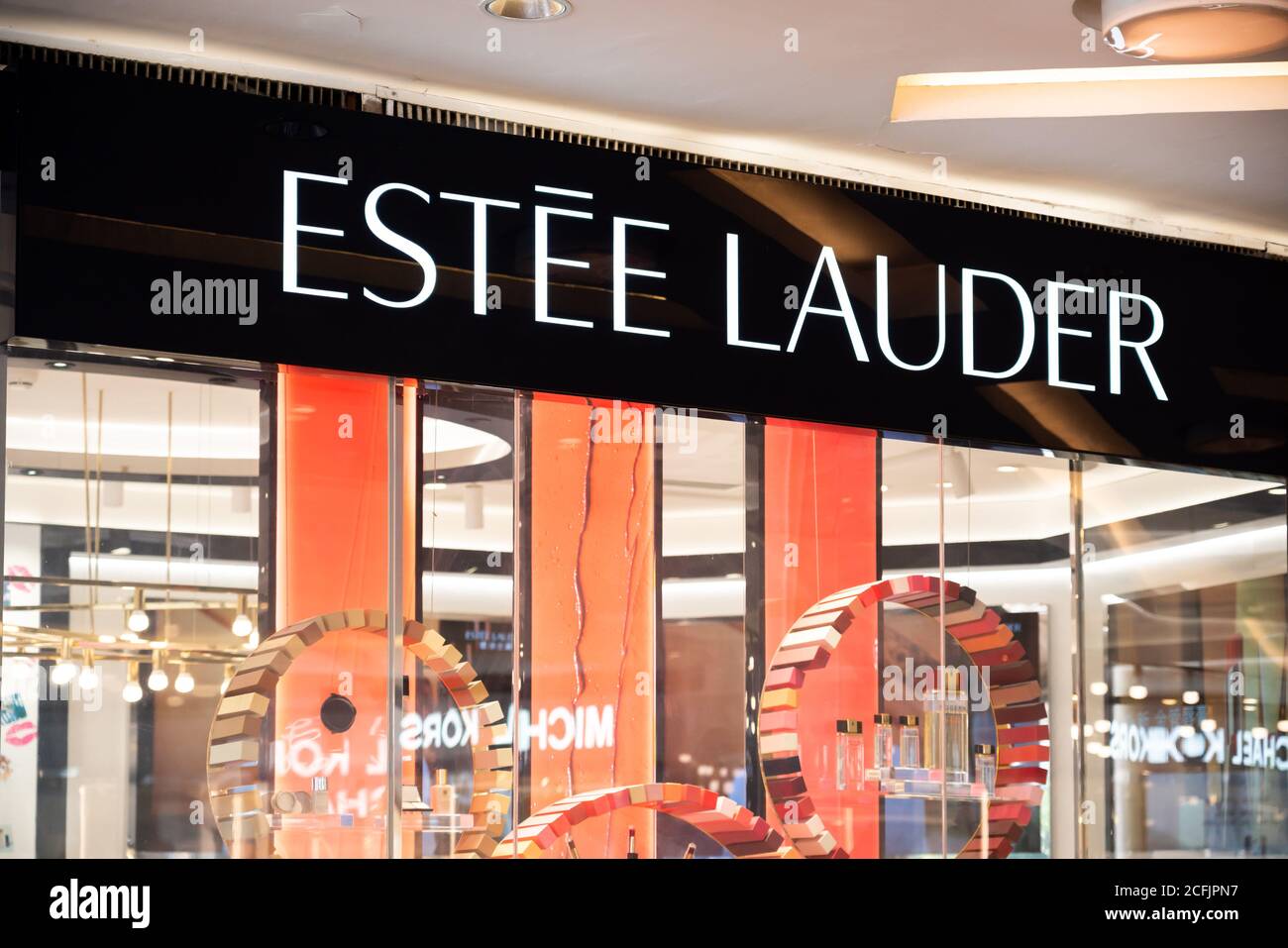 Estee lauder store hi-res stock photography and images - Alamy
