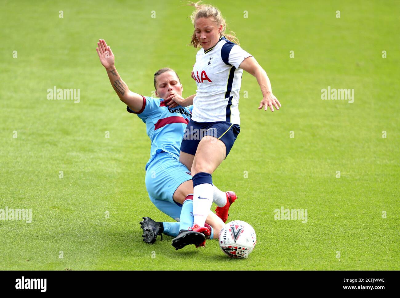 Gilly hicks hi-res stock photography and images - Alamy