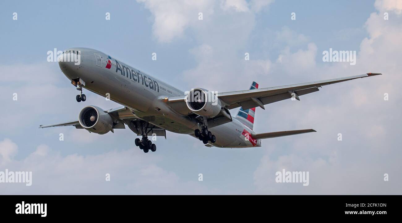 American Airlines Boeing 777 N734AR on final approach to London-Heathrow Airport LHR Stock Photo