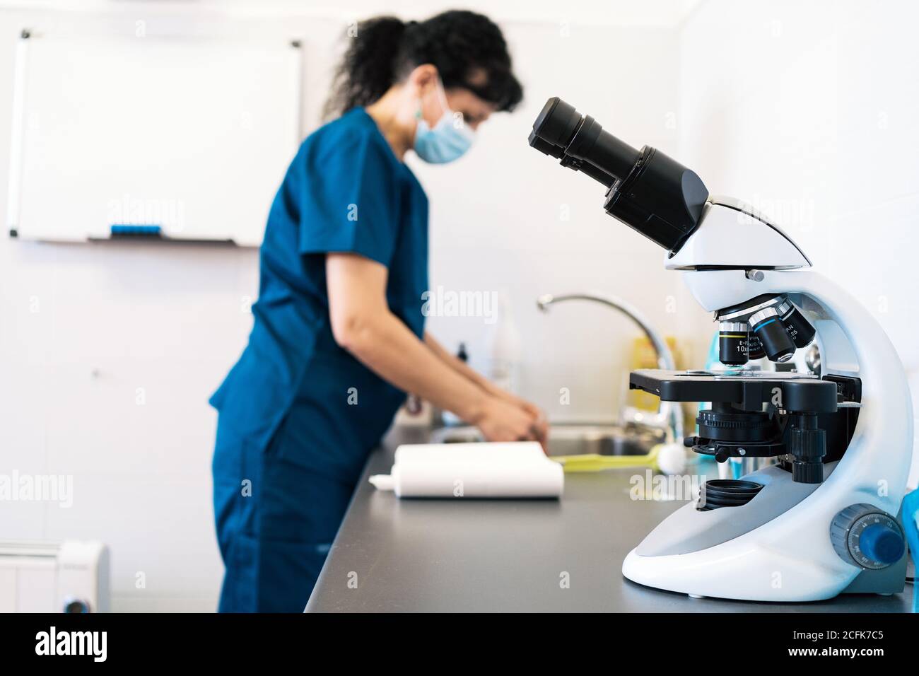 Modern microscope lab hires stock photography and images Alamy