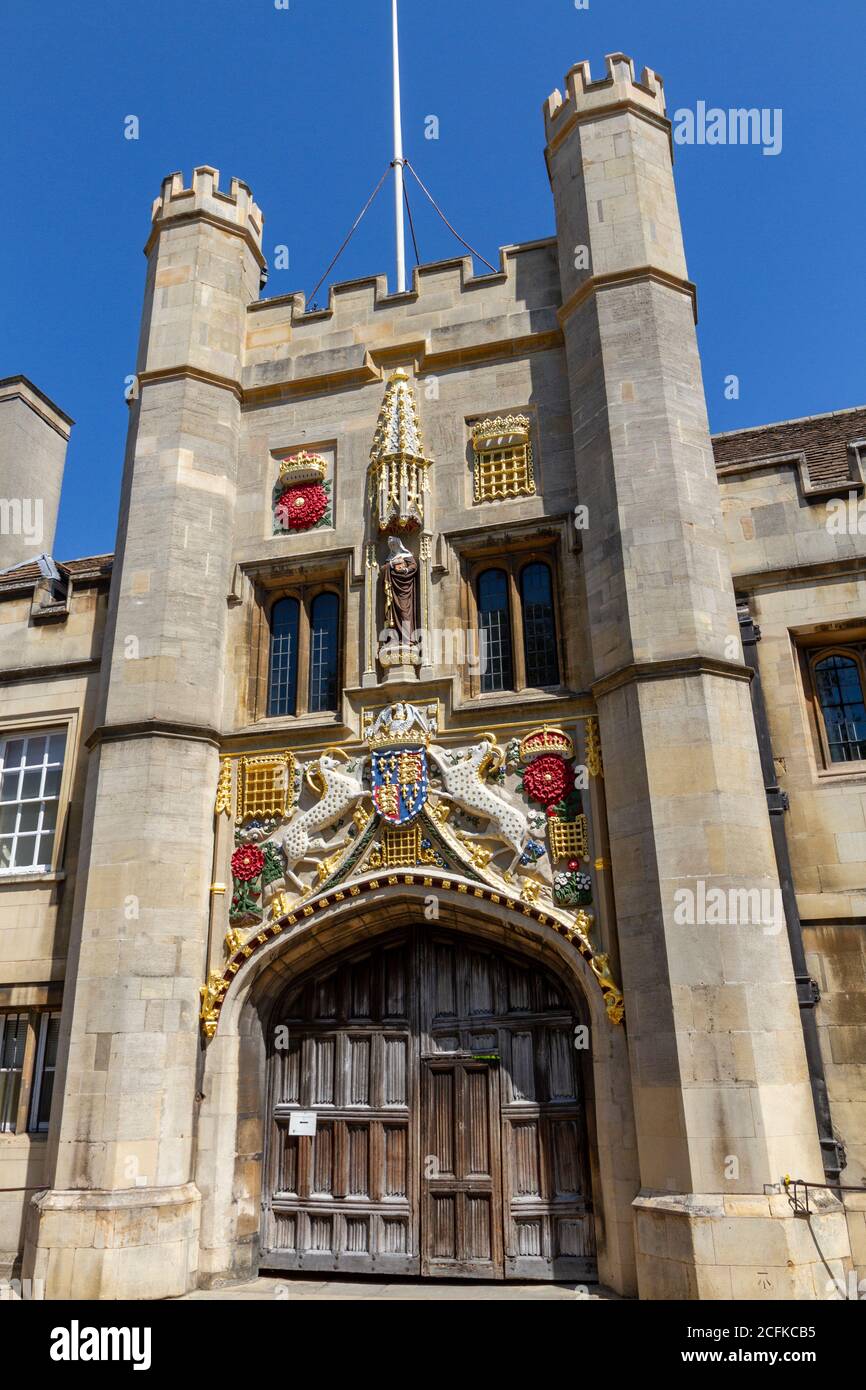 The ornate Porters' Lodge entrance gate to Christ's College Cambridge, University of Cambridge, St Andrew's Street, Cambridge, Cambridgeshire, UK. Stock Photo