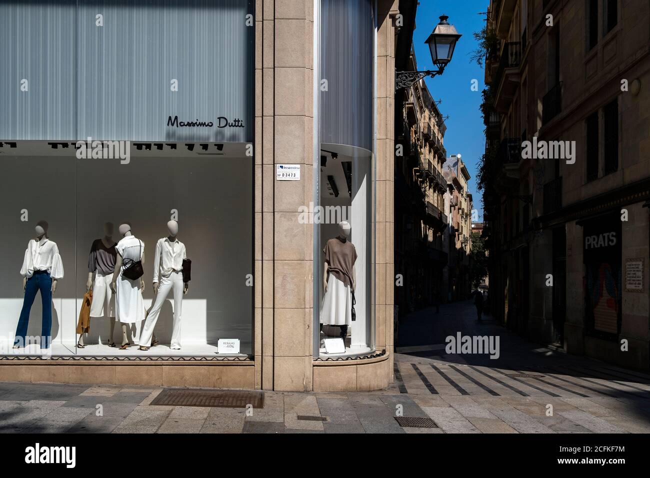 Barcelona, Spain. 06th Sep, 2020. One of the Massimo Dutti stores, a brand  of the Inditex group, is pictured at the commercial hub of Portal del  l'Àngel de Barcelona.After presenting economic losses