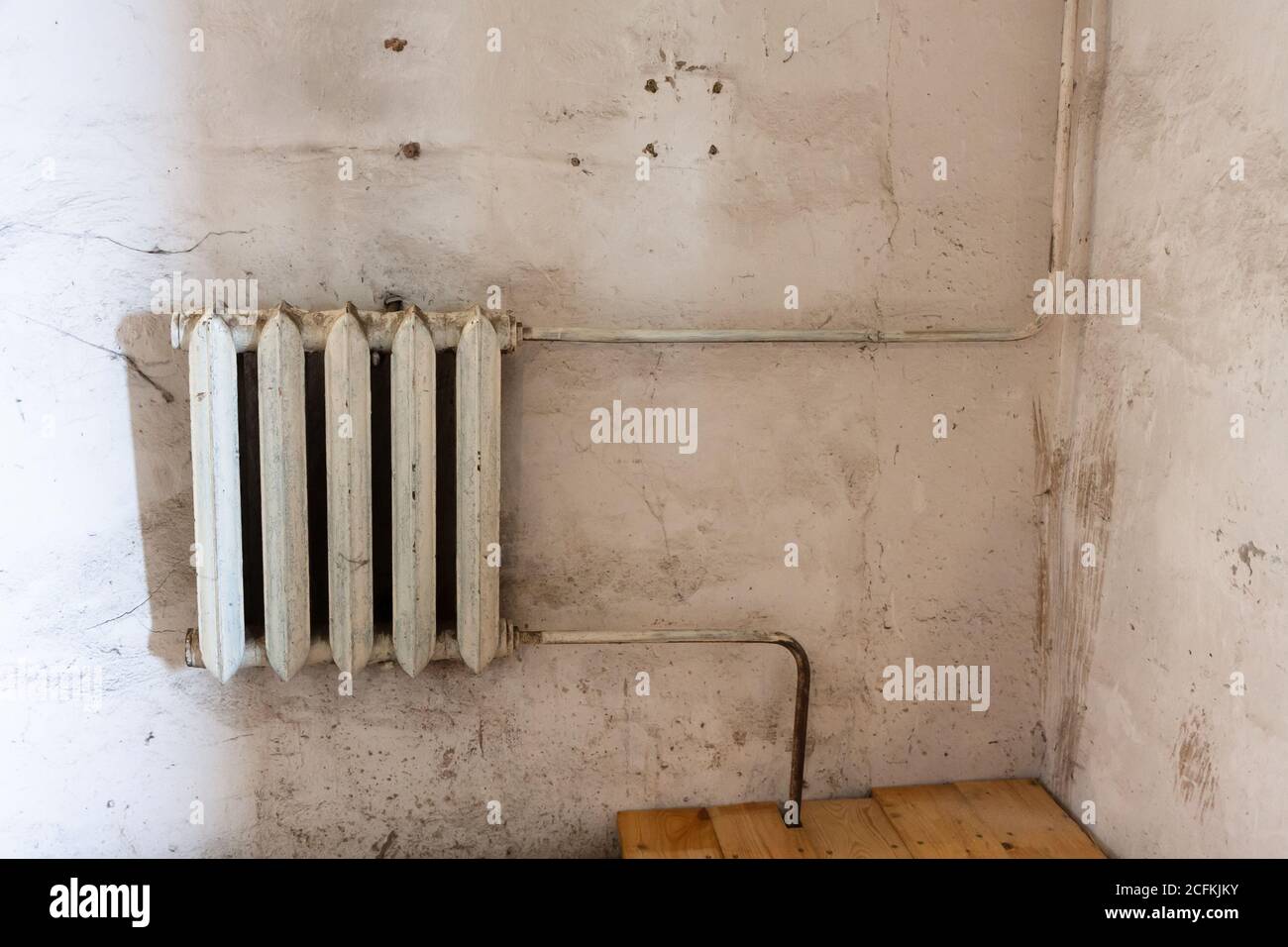 Dirty House Radiator old heating radiator on a white dirty wall Stock Photo - Alamy