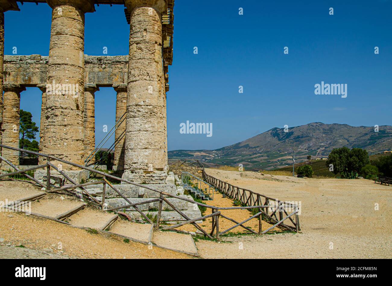 Doric Greek temple from the 5th century BC, in the surroundings of the ancient city of Segesta in the current Segesta Archaeological Area. Trapani. Si Stock Photo
