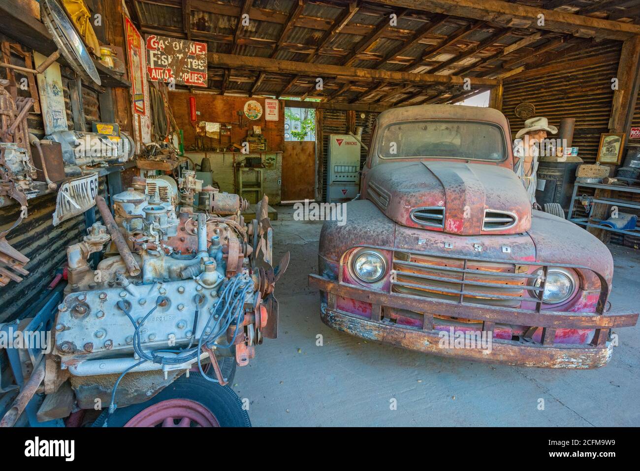 Arizona, Route 66, Hackberry General Store, garage exhibit Stock Photo