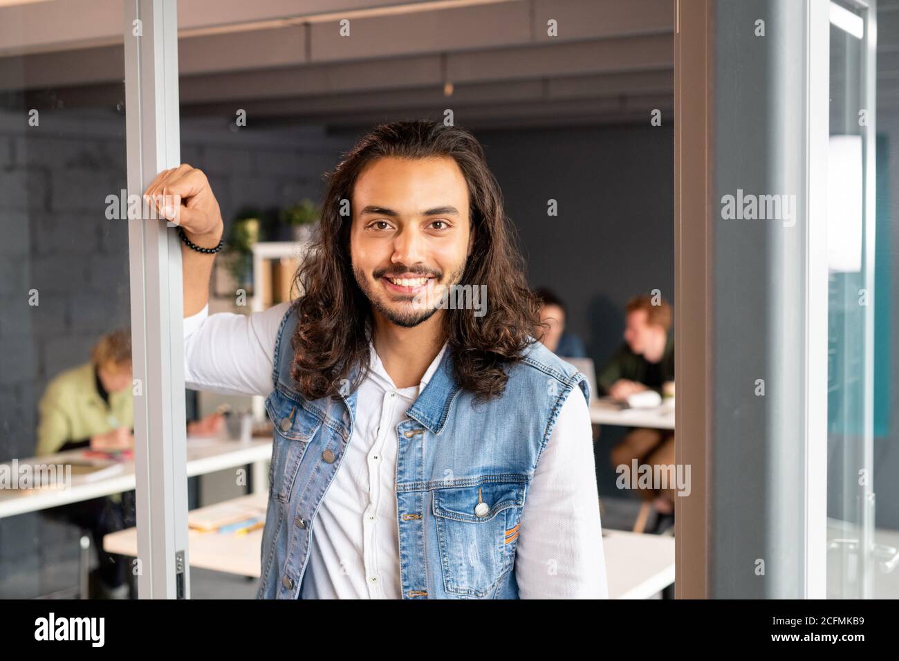 Toothy smile standing hi-res stock photography and images - Alamy