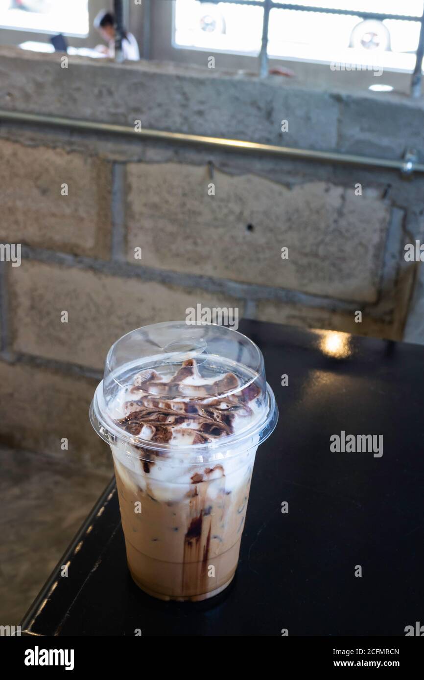 https://c8.alamy.com/comp/2CFMRCN/iced-coffee-mocha-in-takeaway-cup-stock-photo-2CFMRCN.jpg