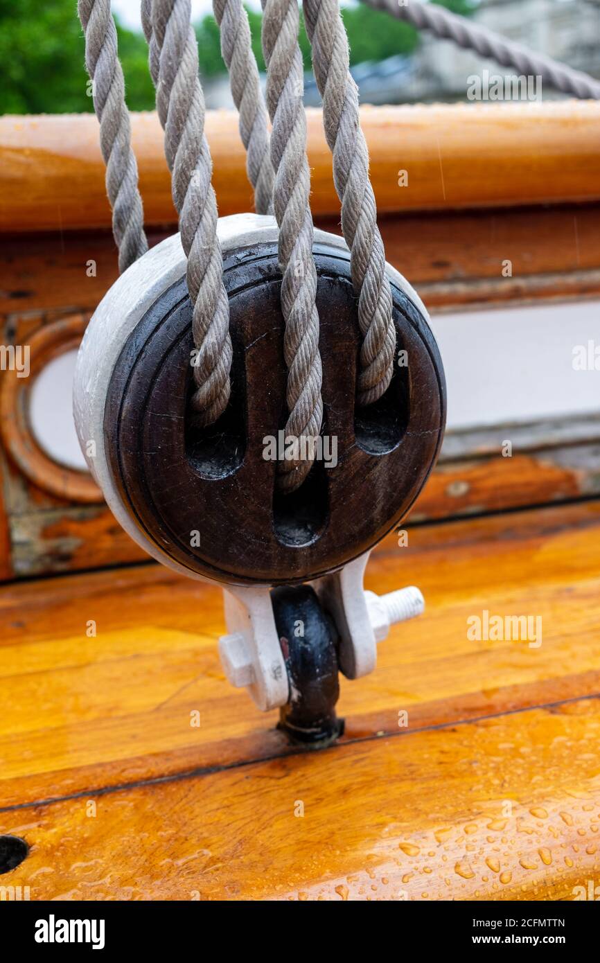 Close up of rigging, including deadeyes and lanyards attached to the gunwale of the clipper Cutty Sark, Greenwich, London, UK Stock Photo