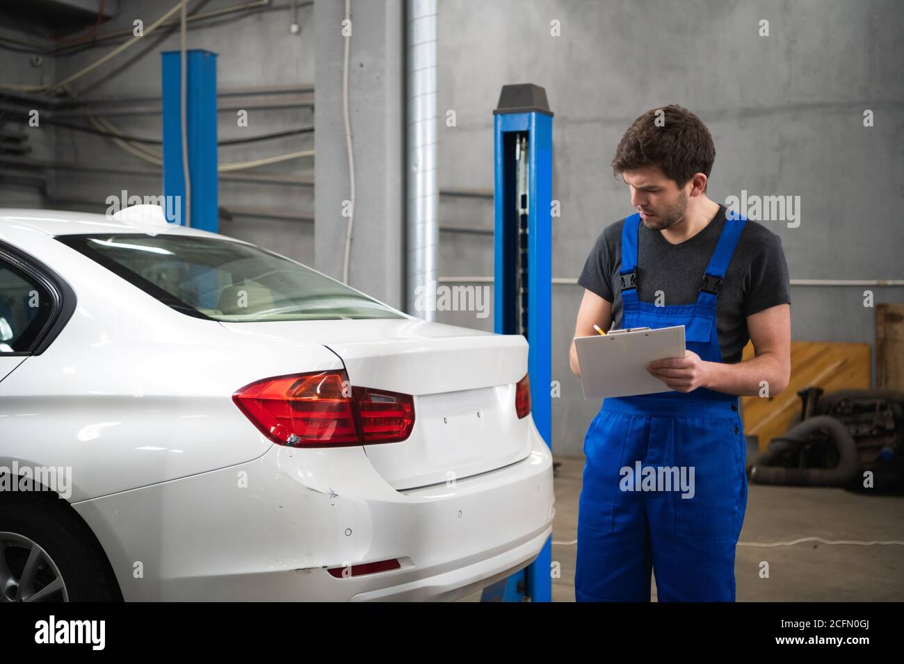 Vehicle repairer hi-res stock photography and images - Alamy