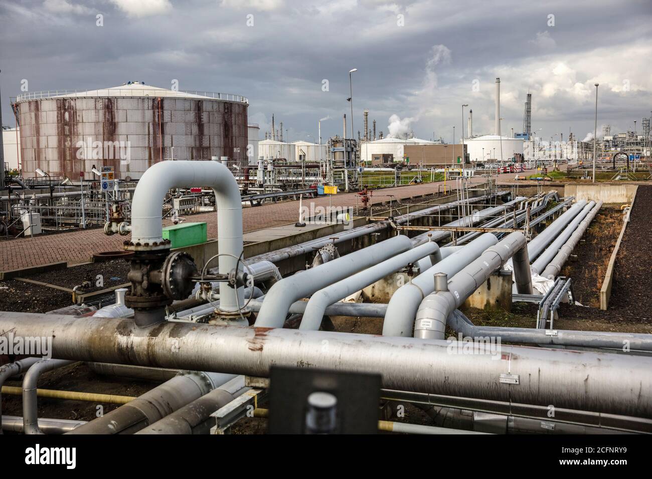 Shell building rotterdam hires stock photography and images Alamy