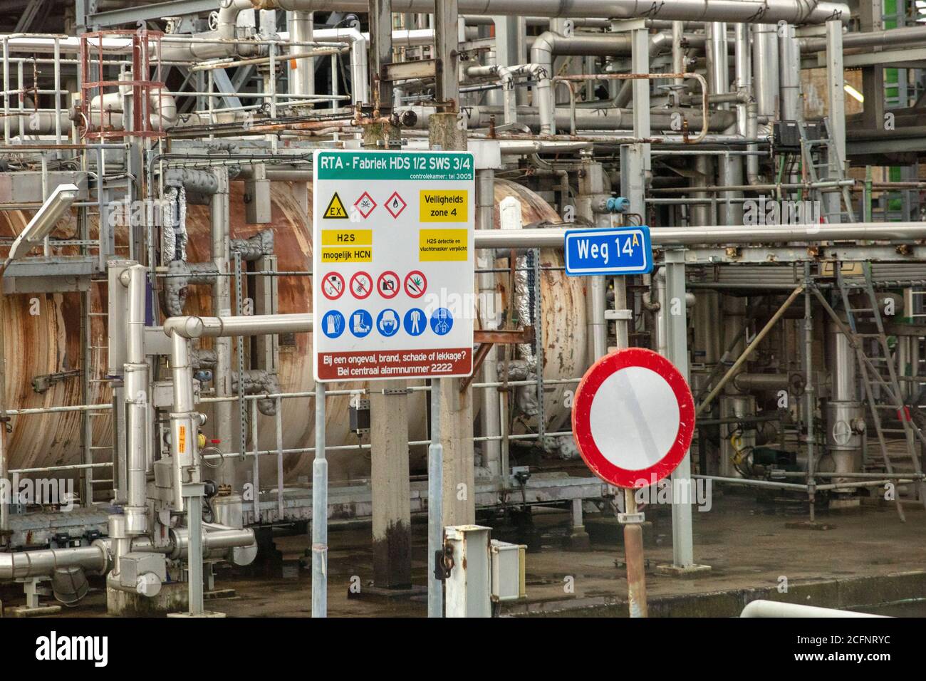 The Netherlands, Rotterdam, Port of Rotterdam, Shell Pernis. Safety