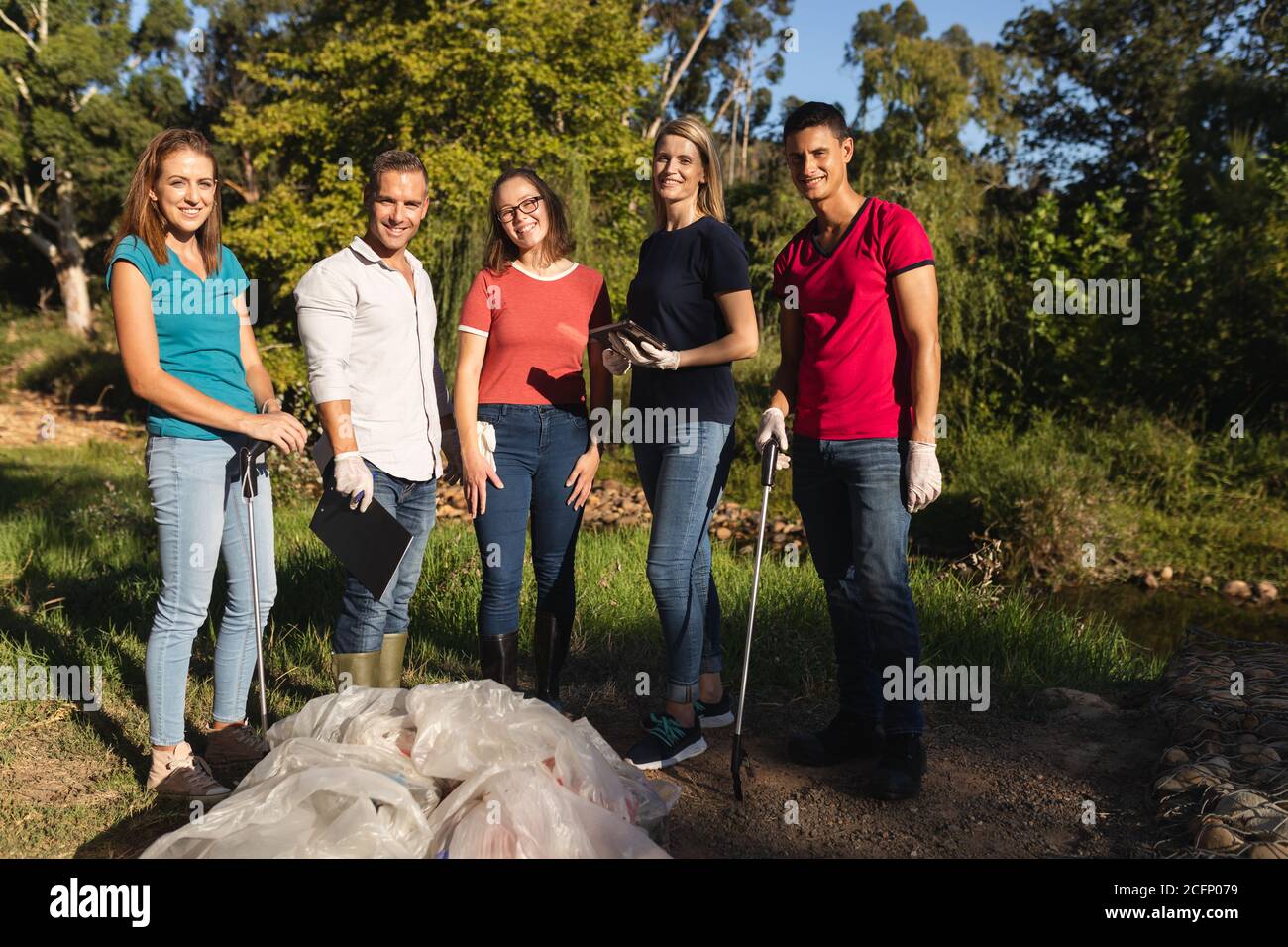 Young group volunteers cleaning hi res stock photography and images Alamy Young group volunteers cleaning hi res stock photography and images Alamy