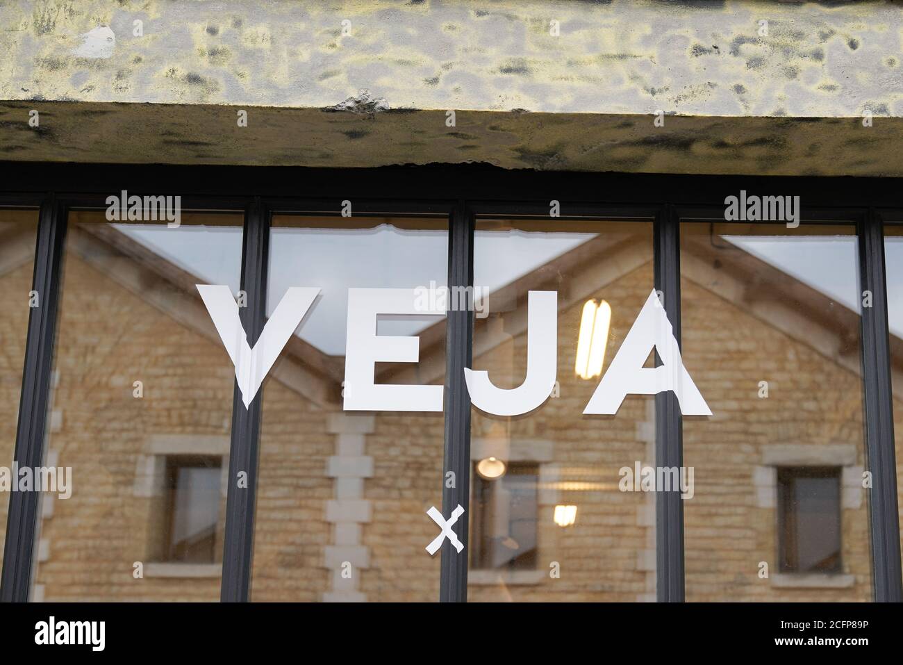 Bordeaux , Aquitaine / France - 09 01 2020 : veja logo sign front of store  of sneakers direct producer manufacturers shop Stock Photo - Alamy