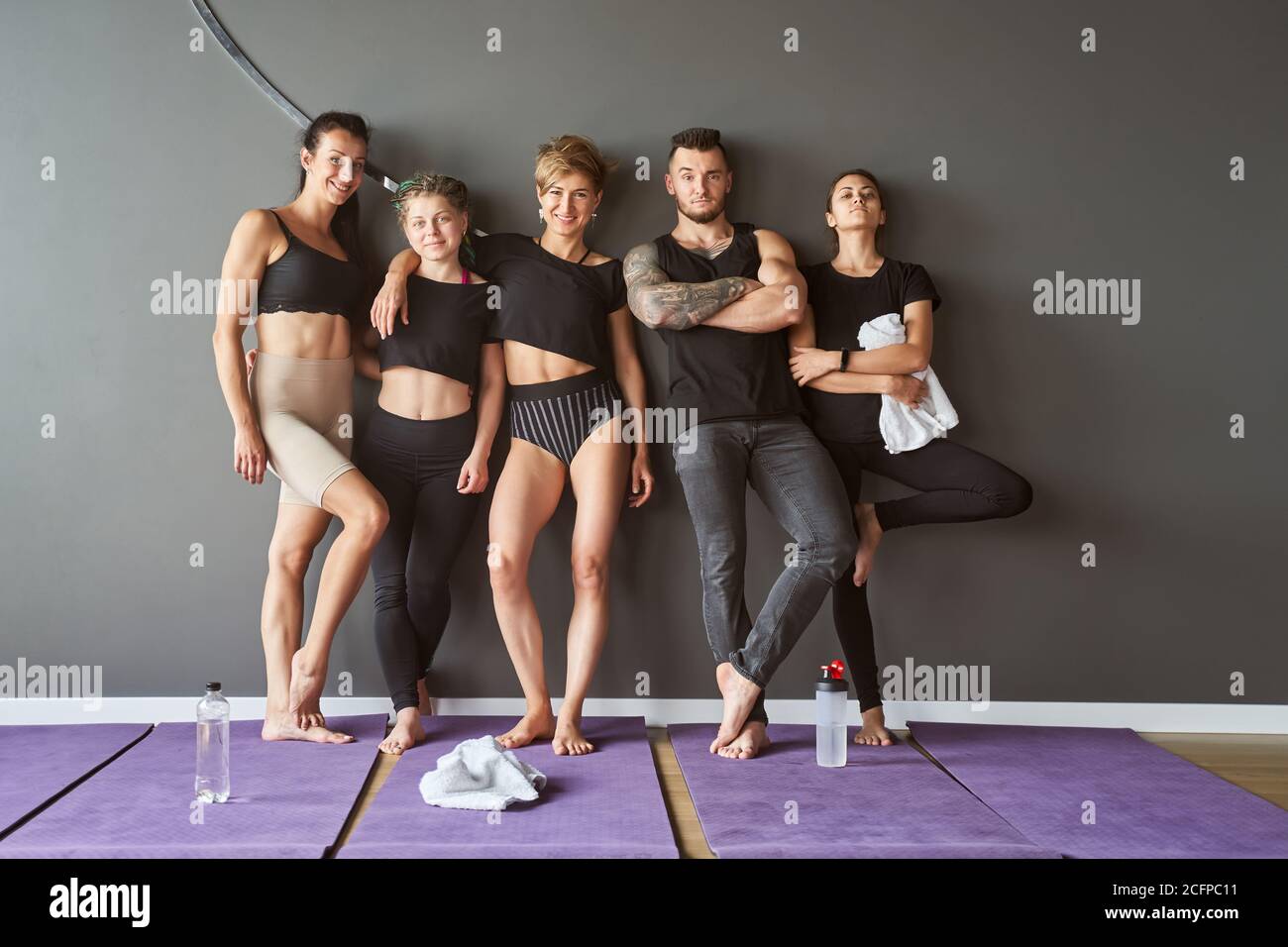 Group fit people posing at camera hi-res stock photography and images ...
