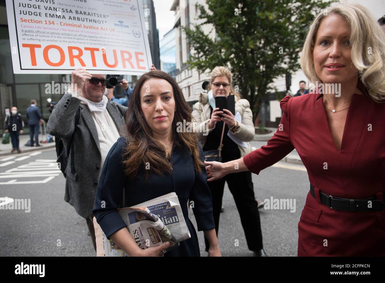 Stella Moris (left) and human rights lawyer Jennifer Robinson arrive at the Old Bailey, London, ahead of a hearing in Wikileaks founder Julian Assange's battle against extradition to the US. Stock Photo