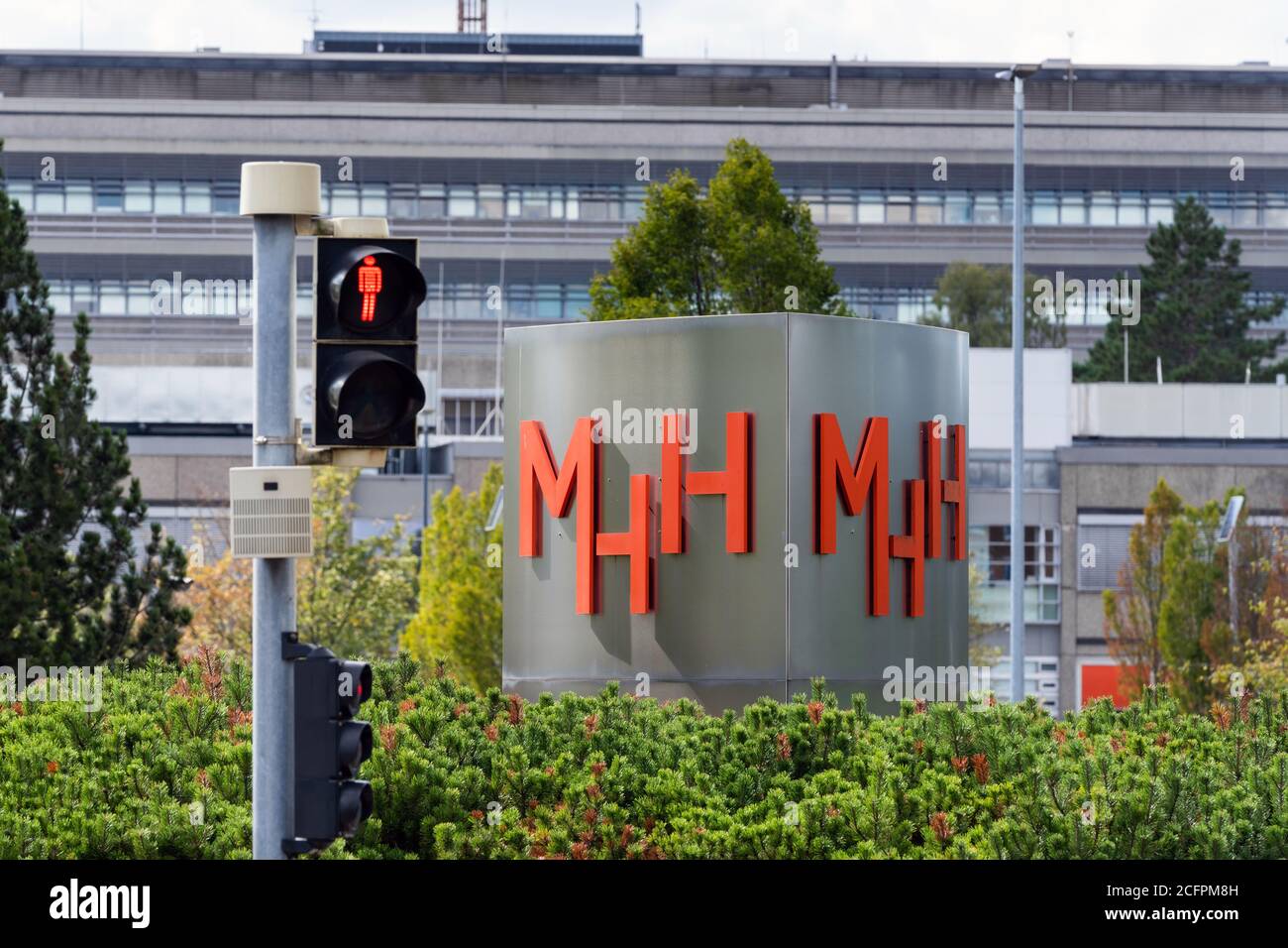 Hanover, Germany, 09/06/2020: MHH Hannover Medical School, sign with the logo of the MHH.   ---   Hannover, 06.09.2020: MHH Medizinische Hochschule Hannover, Schild mit dem Logo der MHH. Stock Photo