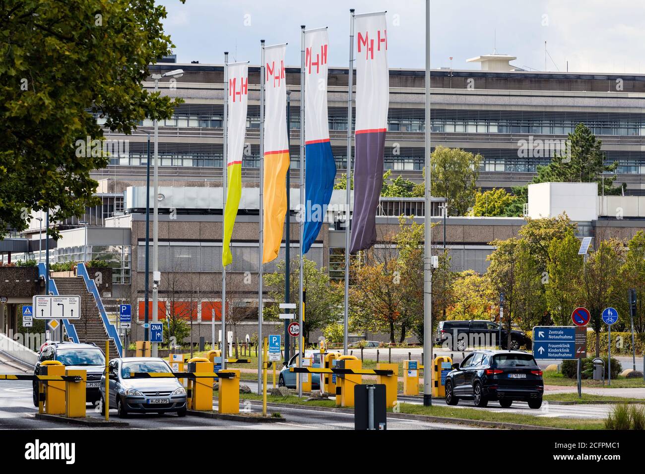 Hanover, Germany, September 6th, 2020: MHH Medical University Hanover, flags with the MHH logo on the central entrance. --- Hannover, 06.09.2020: MHH Medizinische Hochschule Hannover, Fahnen mit dem Logo der MHH an der zentralen Zufahrt. Stock Photo