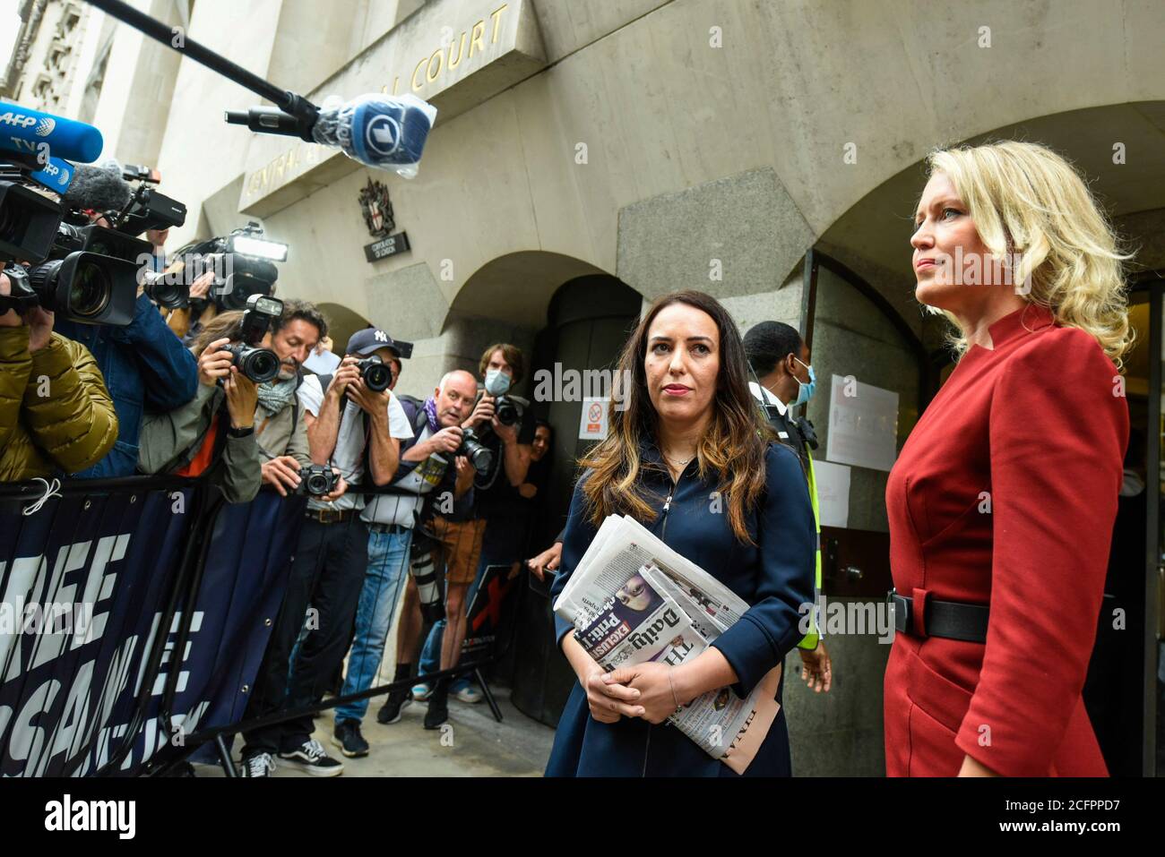 London, UK.  7 September 2020. Julian Assange’s lawyer, Jennifer Robinson (R) and fiancée, Stella Moris (C), arrive at the Old Bailey as Julian Assange's extradition hearing, which is expected to last for the next three or four weeks, resumes after it was postponed due to the coronavirus pandemic lockdown.  Julian Assange is wanted in the US for allegedly conspiring with army intelligence analyst Chelsea Manning to expose military secrets in 2010.  Credit: Stephen Chung / Alamy Live News Stock Photo