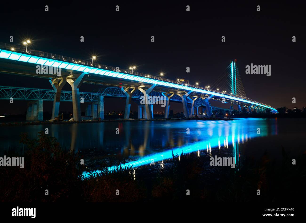 Montreal,Quebec,Canada,September 6, 2020.Lighted Champlain bridge at night.Credit:Mario Beauregard/Alamy News Stock Photo