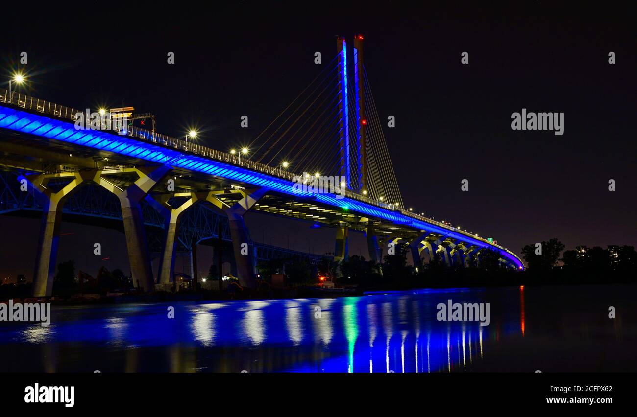 Montreal,Quebec,Canada,September 6, 2020.Lighted Champlain bridge at night.Credit:Mario Beauregard/Alamy News Stock Photo