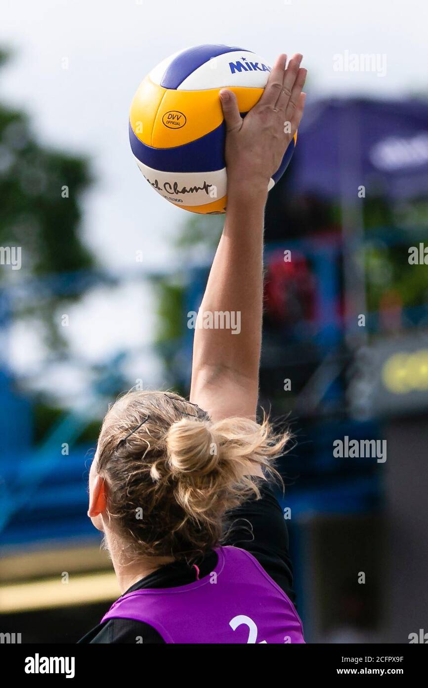 Timmendorfer Strand, Germany. 05th Sep, 2020. Cinja Tillmann (Münster) serves at the German Beach Volleyball Championships. Credit: Frank Molter/dpa/Alamy Live News Stock Photo