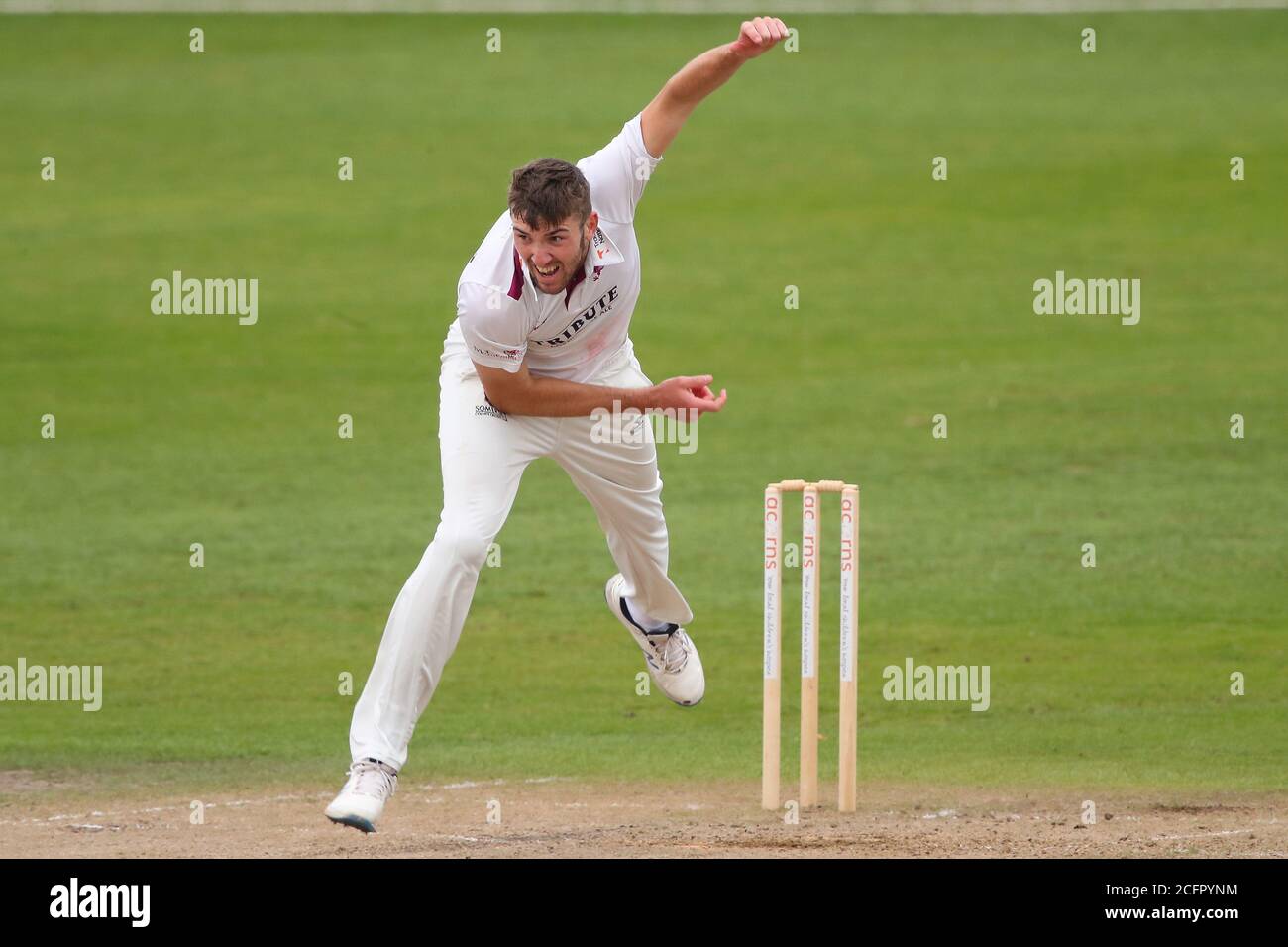 Worcester, UK. 07th Sep, 2020. WORCESTER, ENGLAND. SEPTEMBER 07 2020: Craig Overton of Somerset bowling during day two of the County Championship, Bob Willis Trophy match between, Worcestershire and Somerset at New Road, Worcester, England on September 7 2020. (Photo by Mitchell Gunn/ESPA-Images) Credit: European Sports Photo Agency/Alamy Live News Stock Photo