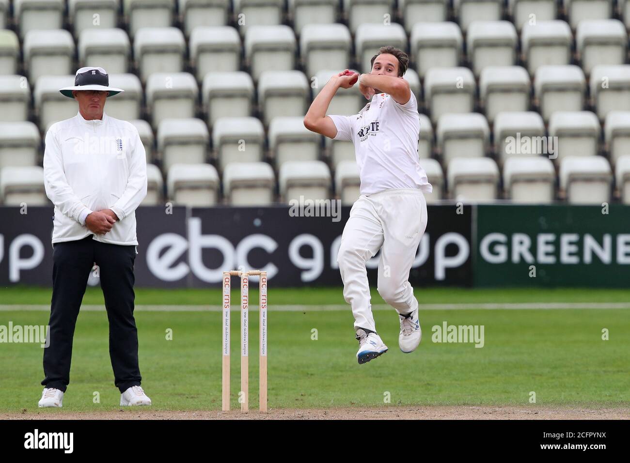Worcester, UK. 07th Sep, 2020. WORCESTER, ENGLAND. SEPTEMBER 07 2020: Lewis Gregory of Somerset bowling during day two of the County Championship, Bob Willis Trophy match between, Worcestershire and Somerset at New Road, Worcester, England on September 7 2020. (Photo by Mitchell Gunn/ESPA-Images) Credit: European Sports Photo Agency/Alamy Live News Stock Photo