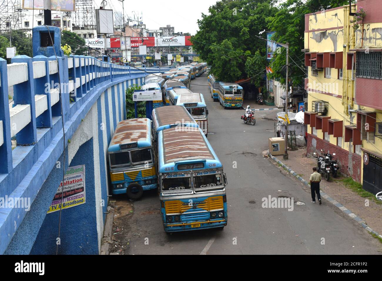 Kolkata, India. 07th Sep, 2020. Buses are parked besides of road during the Bi- weekly lockdown in the West Bengal state, amidst the spread of the COVID-19 disease in Kolkata. India displaced Brazil to take second place after the United States in terms of coronavirus infections, with 90,082 new cases. The total number of coronavirus cases mounted to 42, 04,613, while the death toll climbed to 71,642 with 1,016 fatalities being reported in a span of 24 hours. (Photo by Sudipta Das/Pacific Press) Credit: Pacific Press Media Production Corp./Alamy Live News Stock Photo